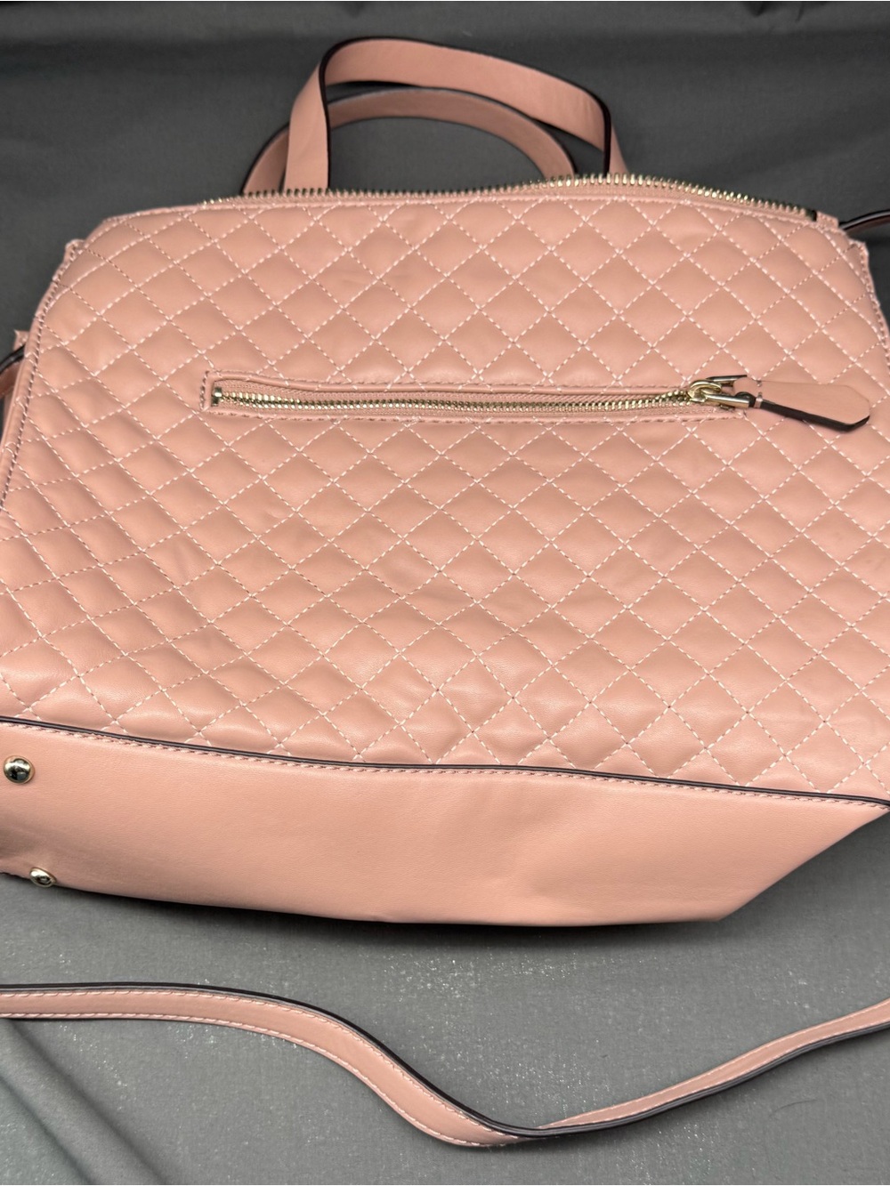 Guess Quilted soft leather purse with a keychain , light dusty Rose color - Picture 2 of 9